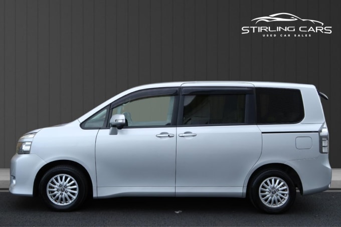2025 Toyota Voxy/noah