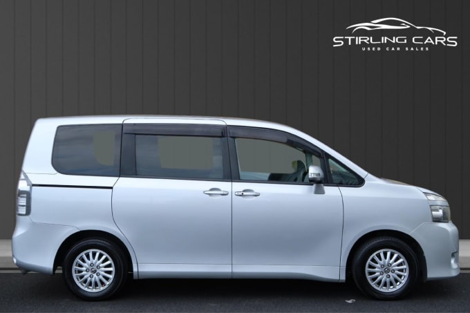 2025 Toyota Voxy/noah