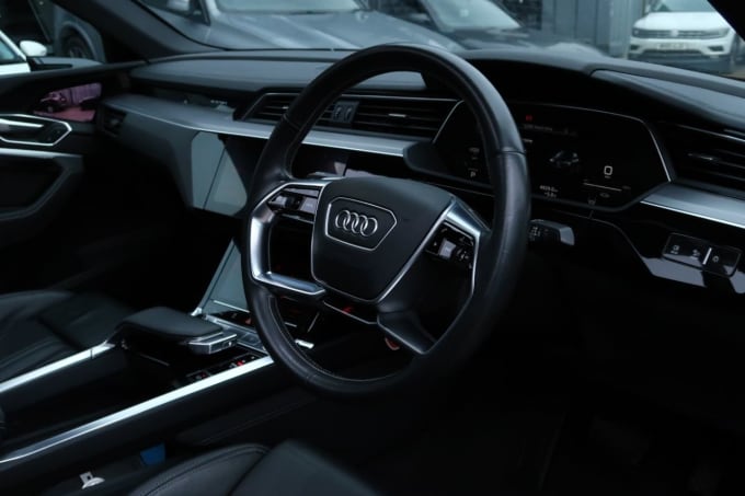 2025 Audi E-tron