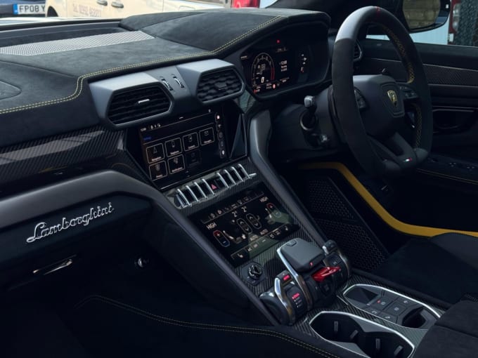 2025 Lamborghini Urus