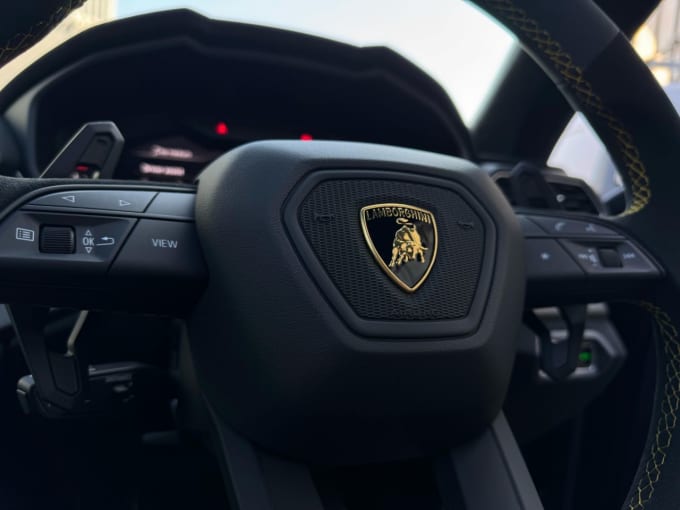 2025 Lamborghini Urus