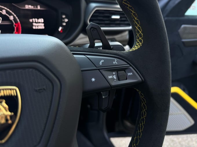 2025 Lamborghini Urus