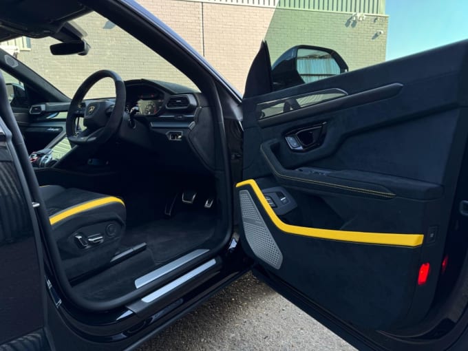 2025 Lamborghini Urus