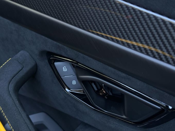 2025 Lamborghini Urus