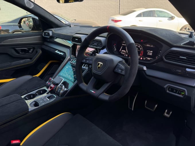2025 Lamborghini Urus