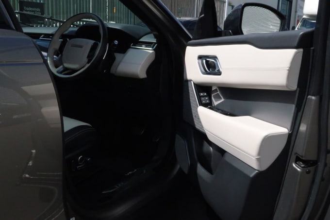 2025 Land Rover Range Rover Velar