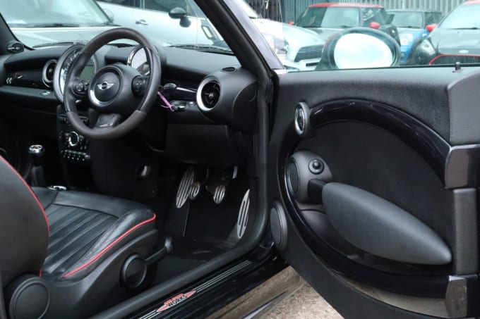 2025 Mini Hatch