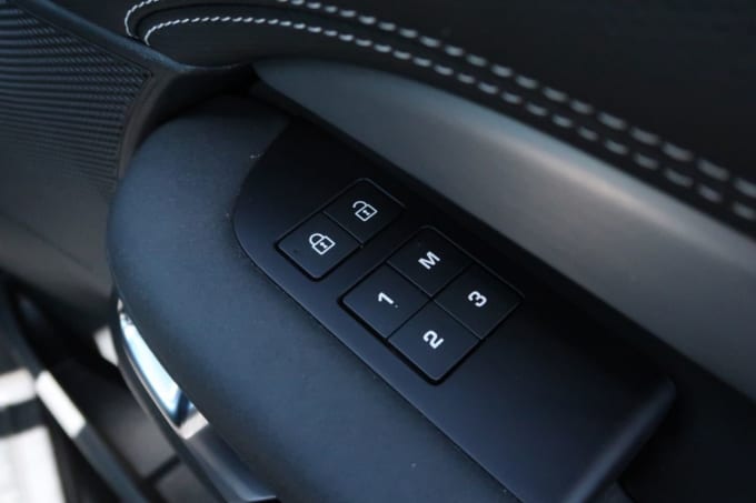 2025 Land Rover Discovery