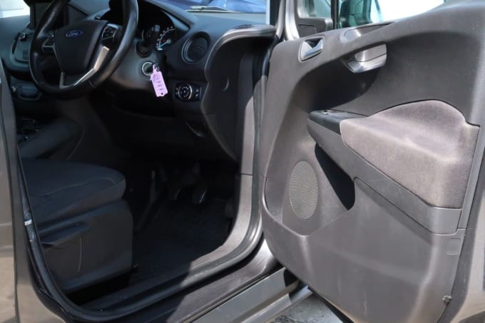 2025 Ford Transit Courier