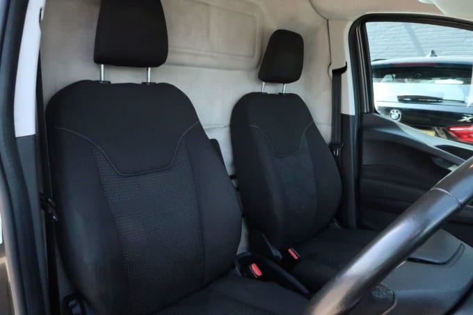 2025 Ford Transit Courier
