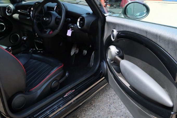 2025 Mini Hatch
