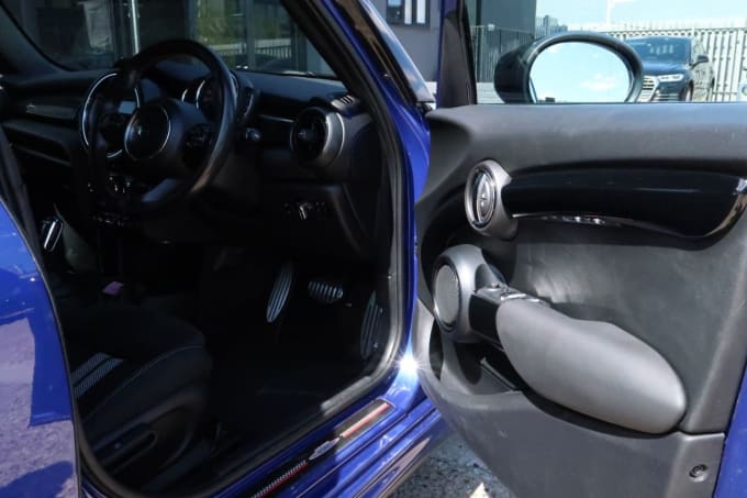 2025 Mini Hatch