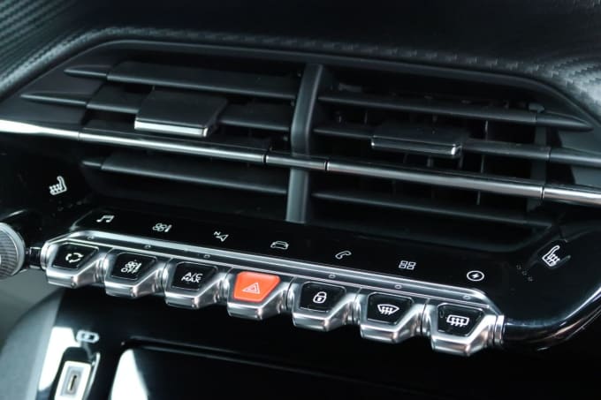 2025 Peugeot E-2008