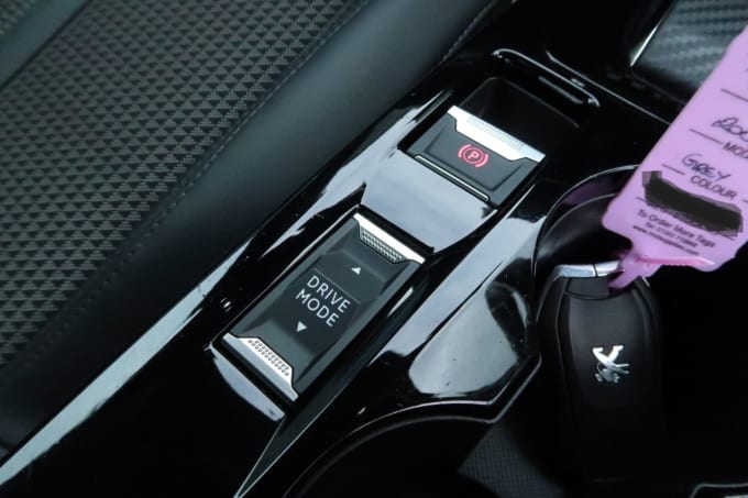2025 Peugeot E-2008