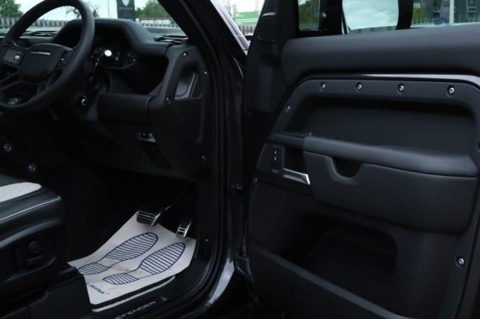 2025 Land Rover Defender