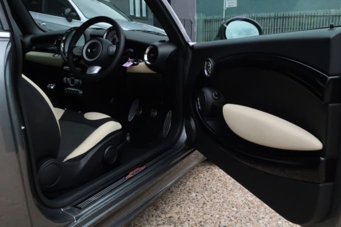 2025 Mini Hatch