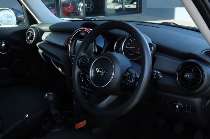 2019 Mini Hatch