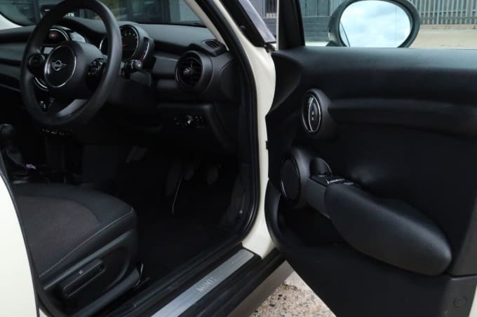 2025 Mini Hatch
