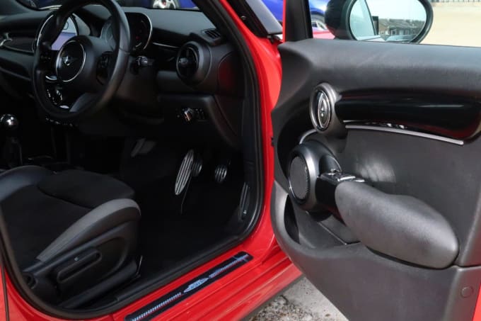 2025 Mini Hatch
