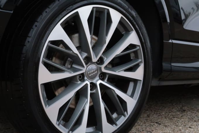 2025 Audi Sq2