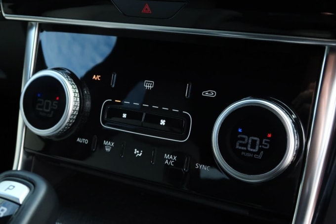 2019 Jaguar Xe