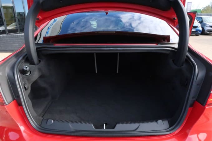2019 Jaguar Xe
