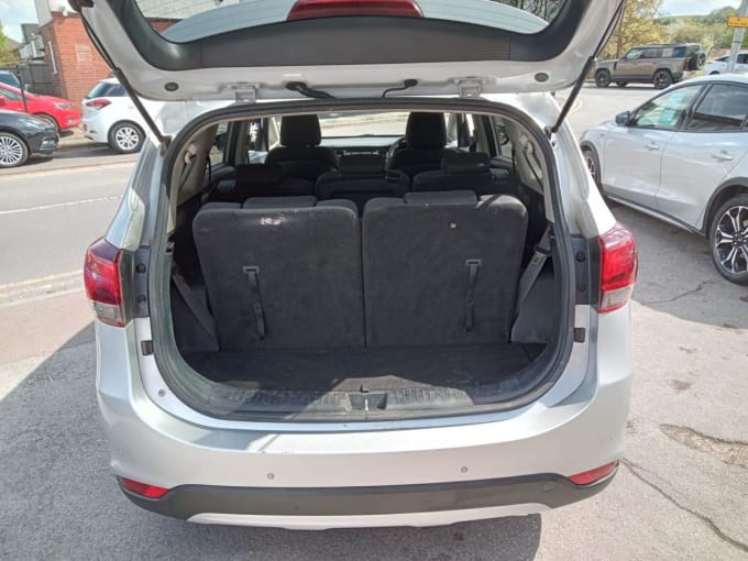 2025 Kia Carens