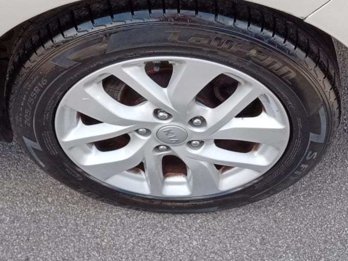 2025 Kia Carens