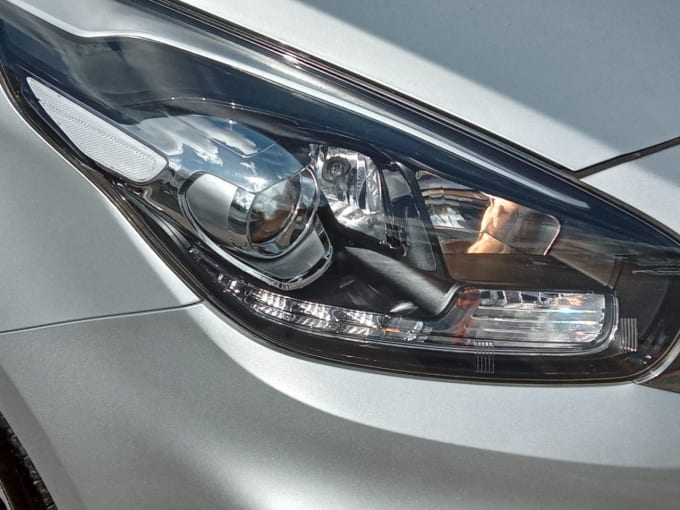 2025 Kia Carens