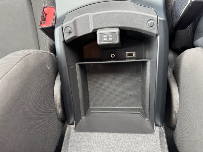 2025 Ford C-max