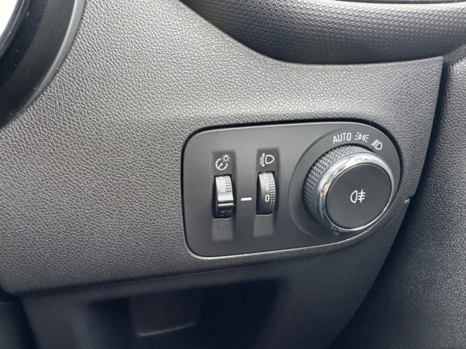 2025 Vauxhall Crossland X