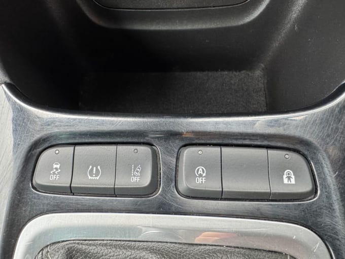 2025 Vauxhall Crossland X