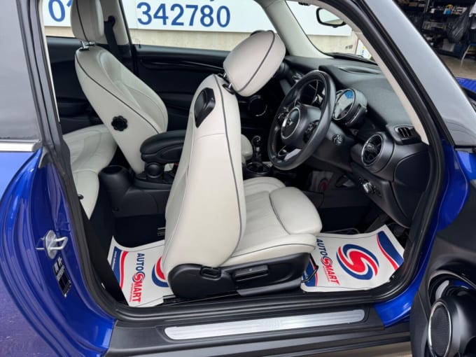 2025 Mini Hatch