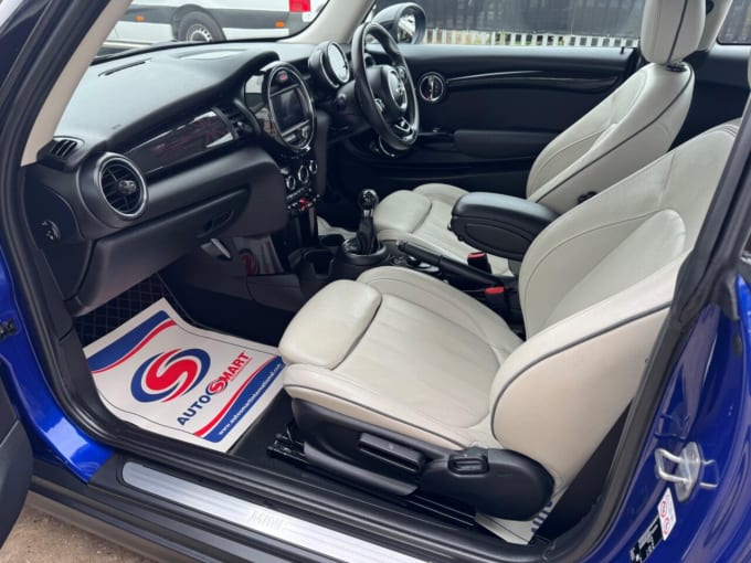 2025 Mini Hatch