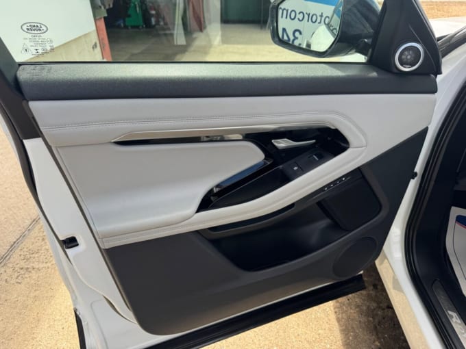 2025 Land Rover Range Rover Evoque