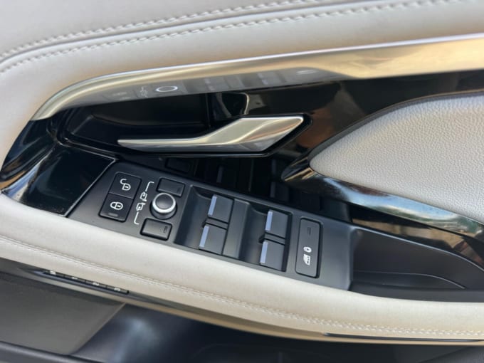2025 Land Rover Range Rover Evoque