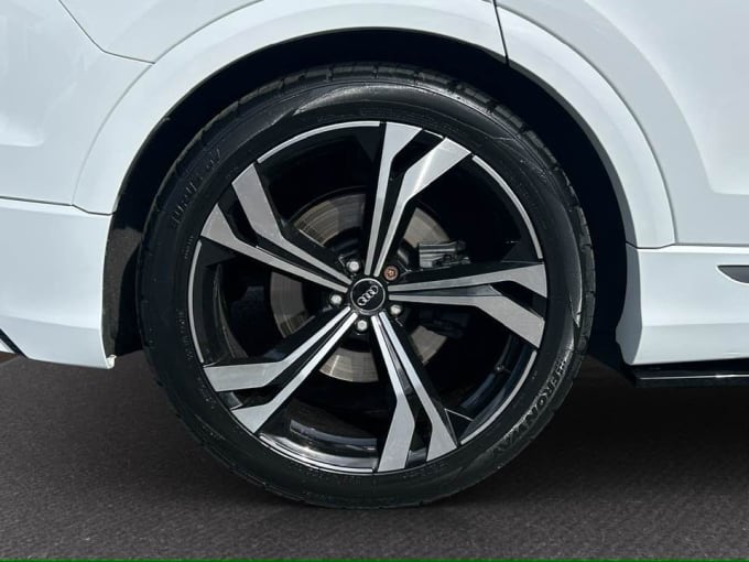 2025 Audi Q8