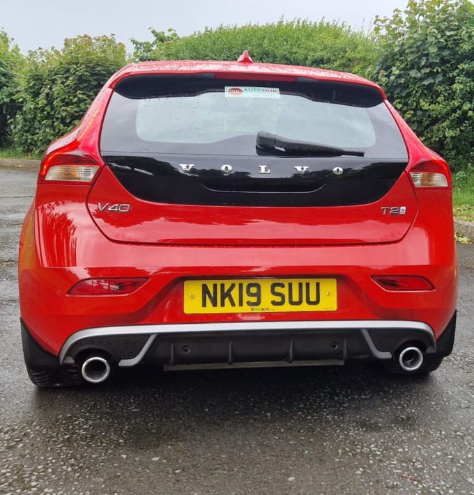 2025 Volvo V40