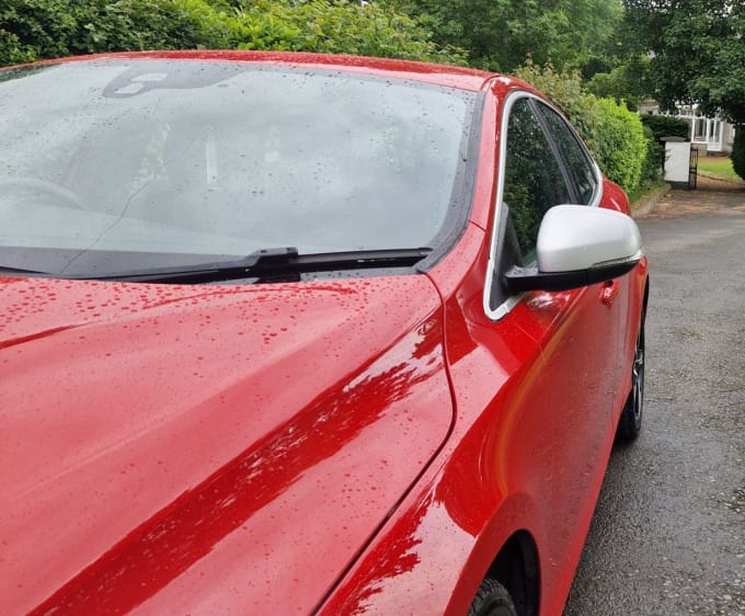 2025 Volvo V40