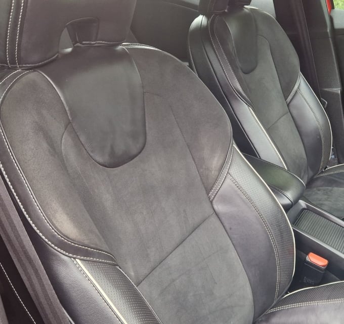 2025 Volvo V40