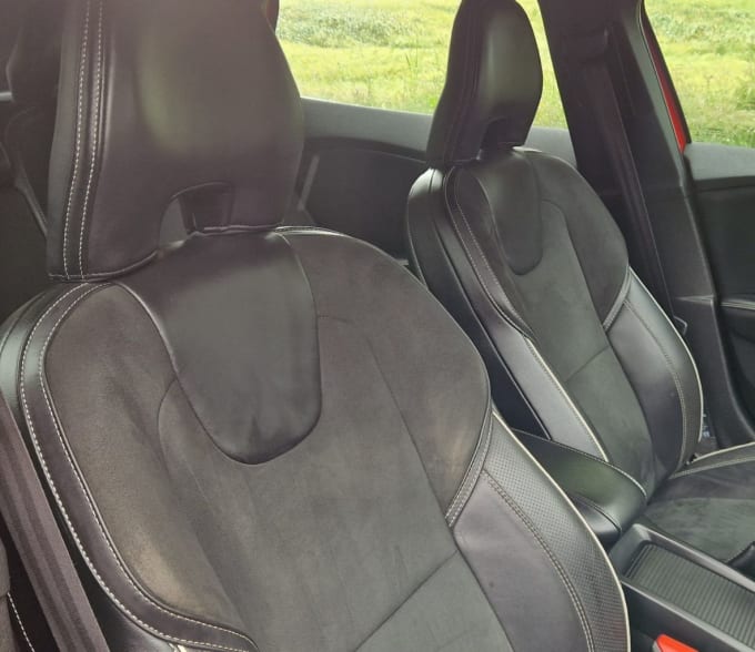 2025 Volvo V40