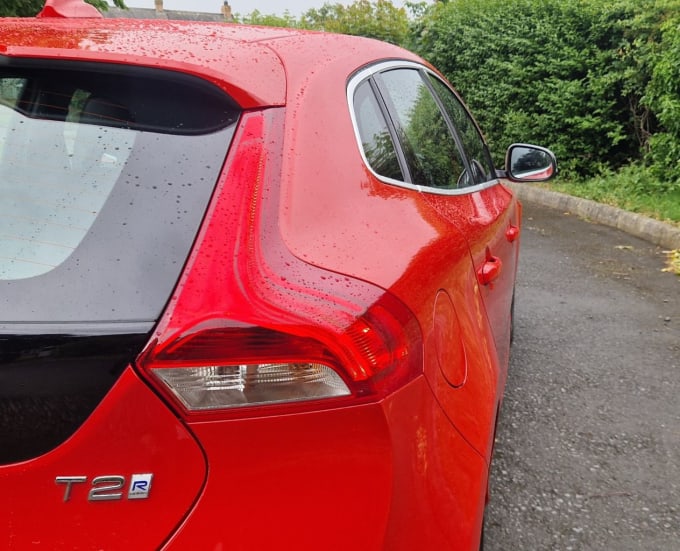2025 Volvo V40