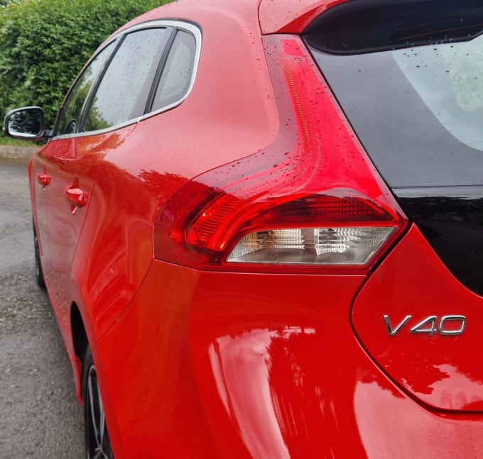 2025 Volvo V40