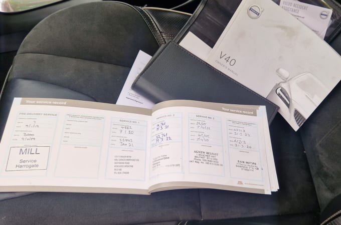 2025 Volvo V40