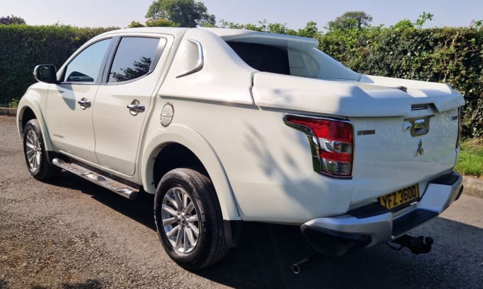 2025 Mitsubishi L200