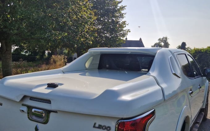 2025 Mitsubishi L200