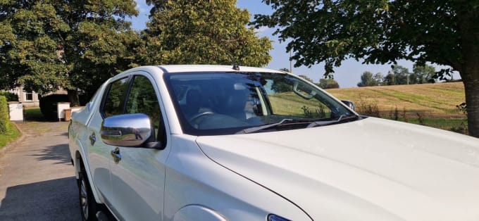 2025 Mitsubishi L200