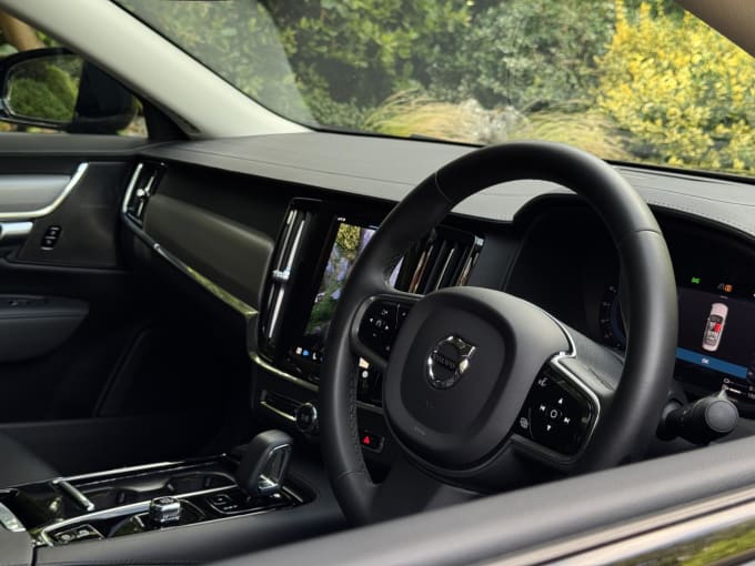 2023 Volvo S90