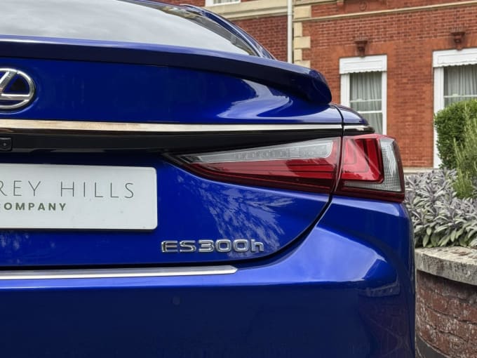 2021 Lexus Es