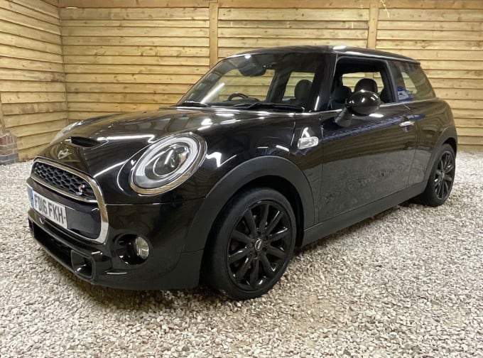 2025 Mini Hatch